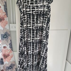 LuLaRoe Black and White Tye Dye Maxi, 3x